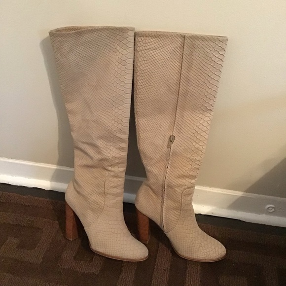 Micheal Kors Serpent Embossed Beige Suede / Leather High Heel Boots Size 7 1/2 - Picture 4 of 7